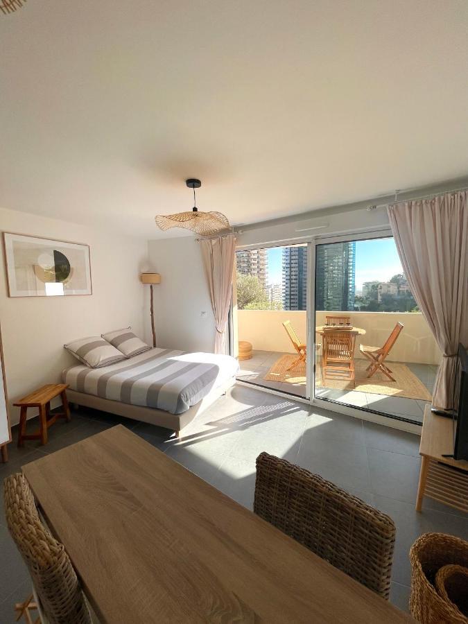 Luxueux Neuf - Frontiere - Piscine - Parking Prive Apartment *
