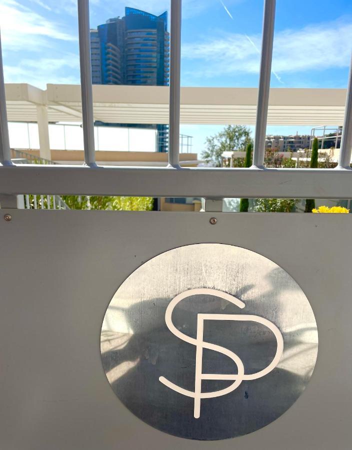 Luxueux Neuf - Frontiere - Piscine - Parking Prive Apartment *