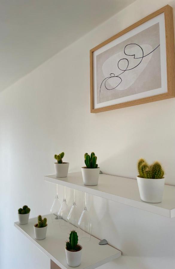 Luxueux Neuf - Frontiere - Piscine - Parking Prive Apartment *