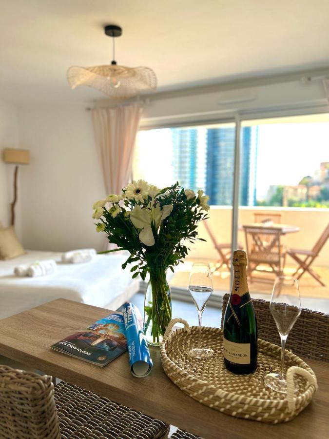 Apartment Luxueux Neuf - Frontiere - Piscine - Parking Prive Monte-Carlo